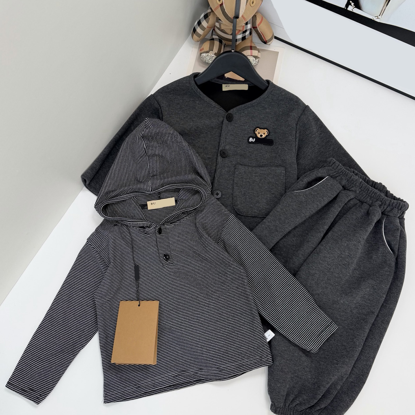 Designer Kids Tracksuit Boys 3Pcs Clothes Set Toddler Sleeveless Waistcoat Hooded Top and Pants Children Boy Casual Autumn Outfit Size 80-160CM