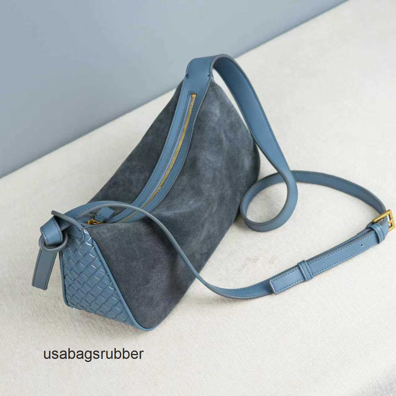 Soft Suede Purse Casual large-capacity bag for women new fashion versatile dumpling work and commuting designed as an underarm bag with Curved Cresc