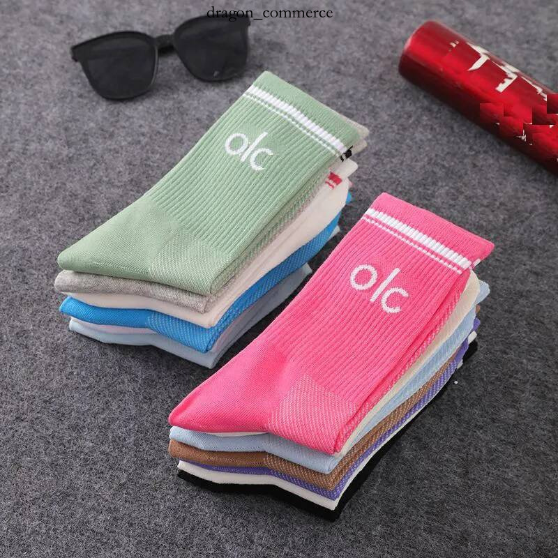 Yoga socks Mens womens socks: Fashionable classic cotton high in a variety of colors Running basketball and football sports socks Solid color socks