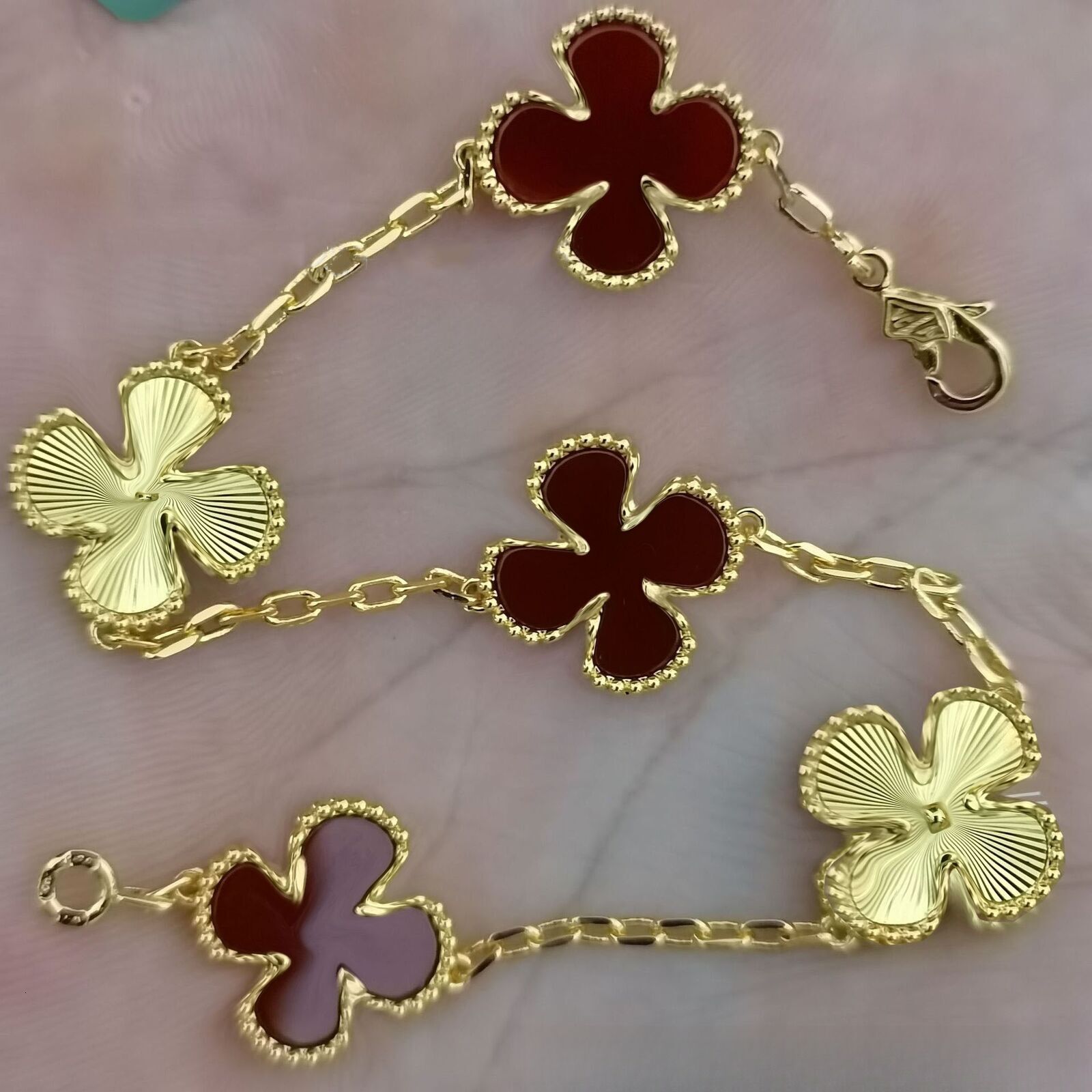 VCA Designer Jewelry Butterfly Clover Bracelet Thin Flower Clasp Four-Leaf Clover Five-Flower Bracelet Laser-Etched Agate Red Chalcedony vanly cliff