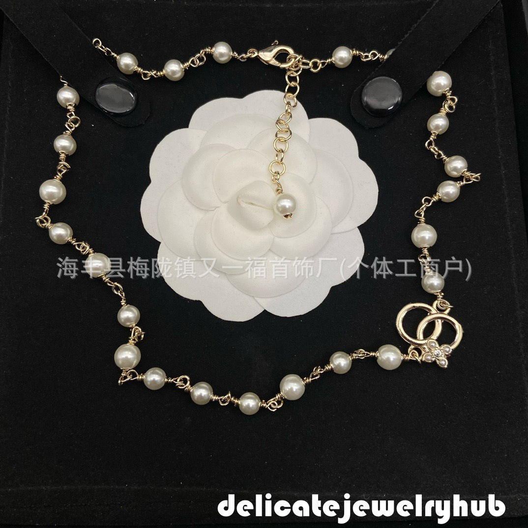 Designer Necklace Pearls cc Necklace Classic Pearl Necklace Small Floral Charms Minimalist Clavicle Chain Perfect For Channel Jewelry
