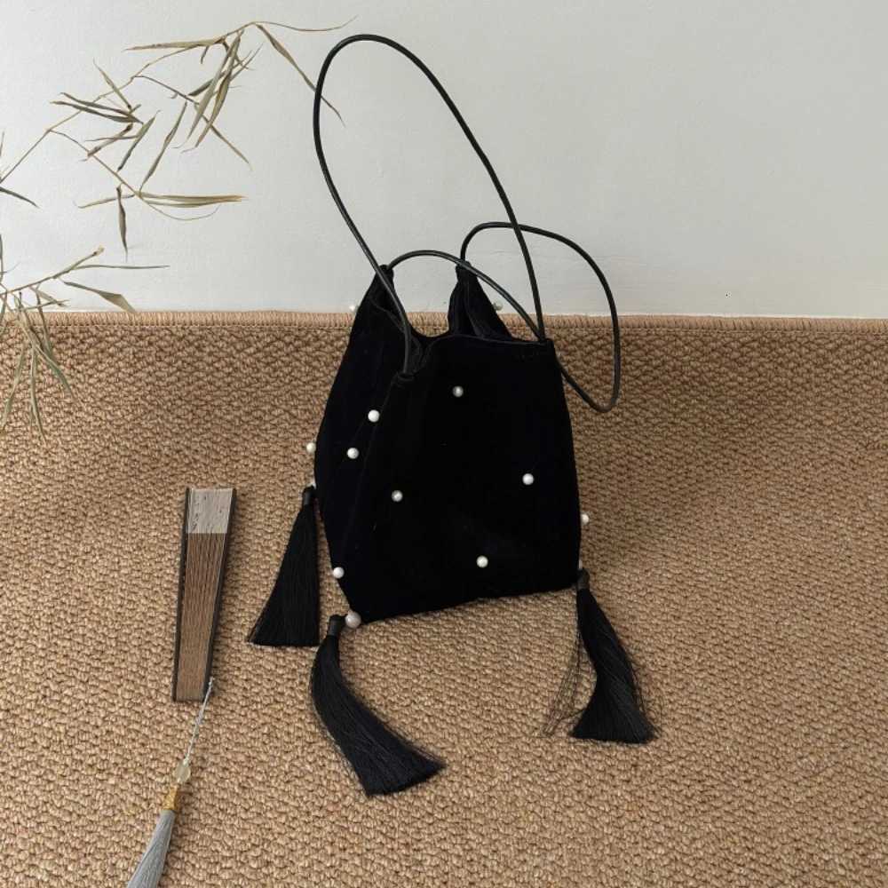 Designer Bags Totes Black Veet Shoder for Wen Vintage Tassel Creativity Pearl Stylish Bucket Tote Bag Elegant Temper Fem Chic Bolsas J261016