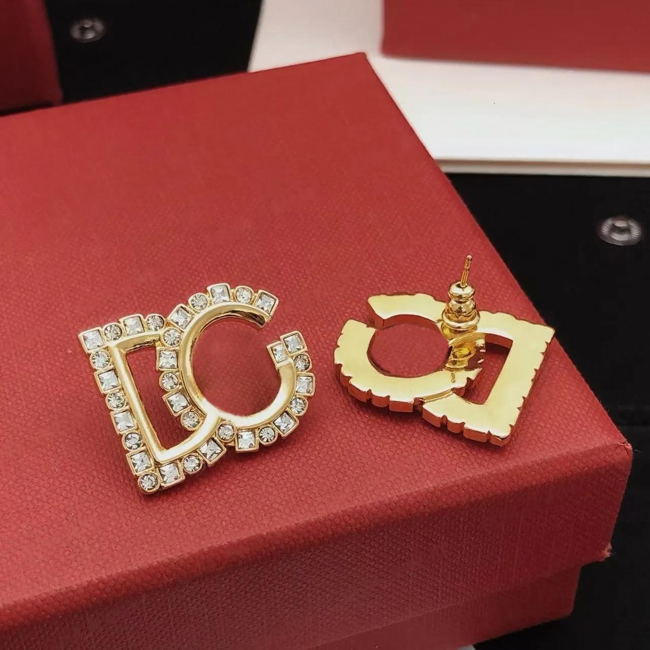 2026 Luxurious And Stud Designer Diamond Edge Earrings Fashionable Jewelry Suitable For perfume Birthday cologne Party Gifts Designer