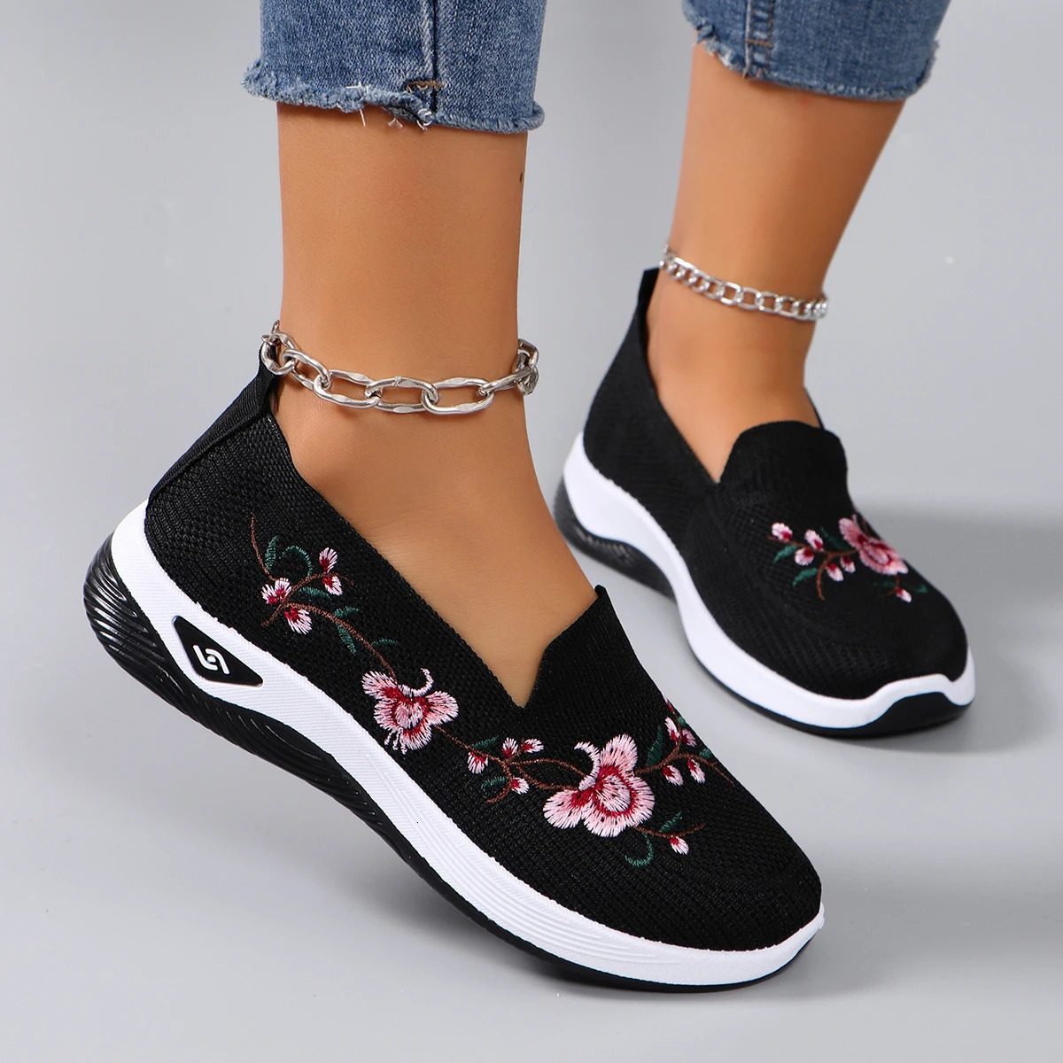 Spring and Autumn Women's Sports Shoes Fashionable Breathable Lightweight Non-Slip Wear-Resistant Casual Sports Shoes Flat Shoes Loafers 261017