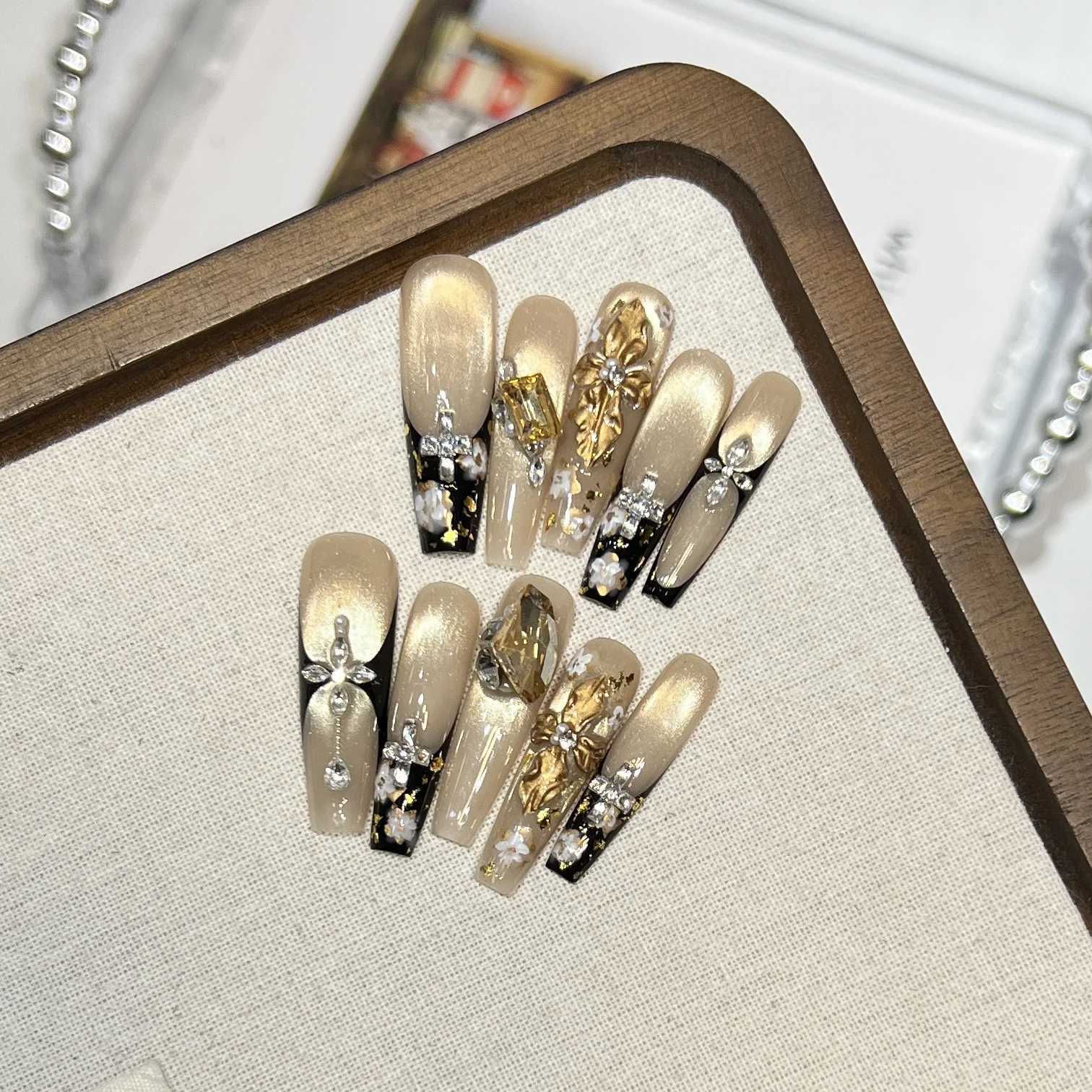 False Nails 10pcs Cat Eyes False Nails Gold Black Autumn Press on Nails with Butterfly Rhinestone for Women Thanksgiving Party DIY Manicure Q261017
