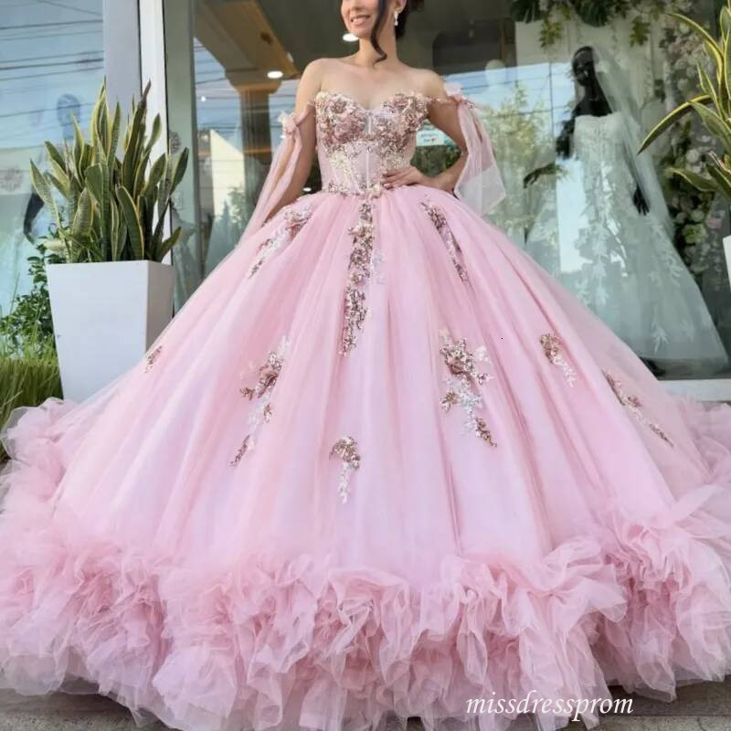 Light Pink Glitter Quinceanera Dresses Off Shoulder Ball Gown Sweet 16 Dress Applique Lace Bow Beading Crystal Tiered Tull Party Birthday Vestidos 1