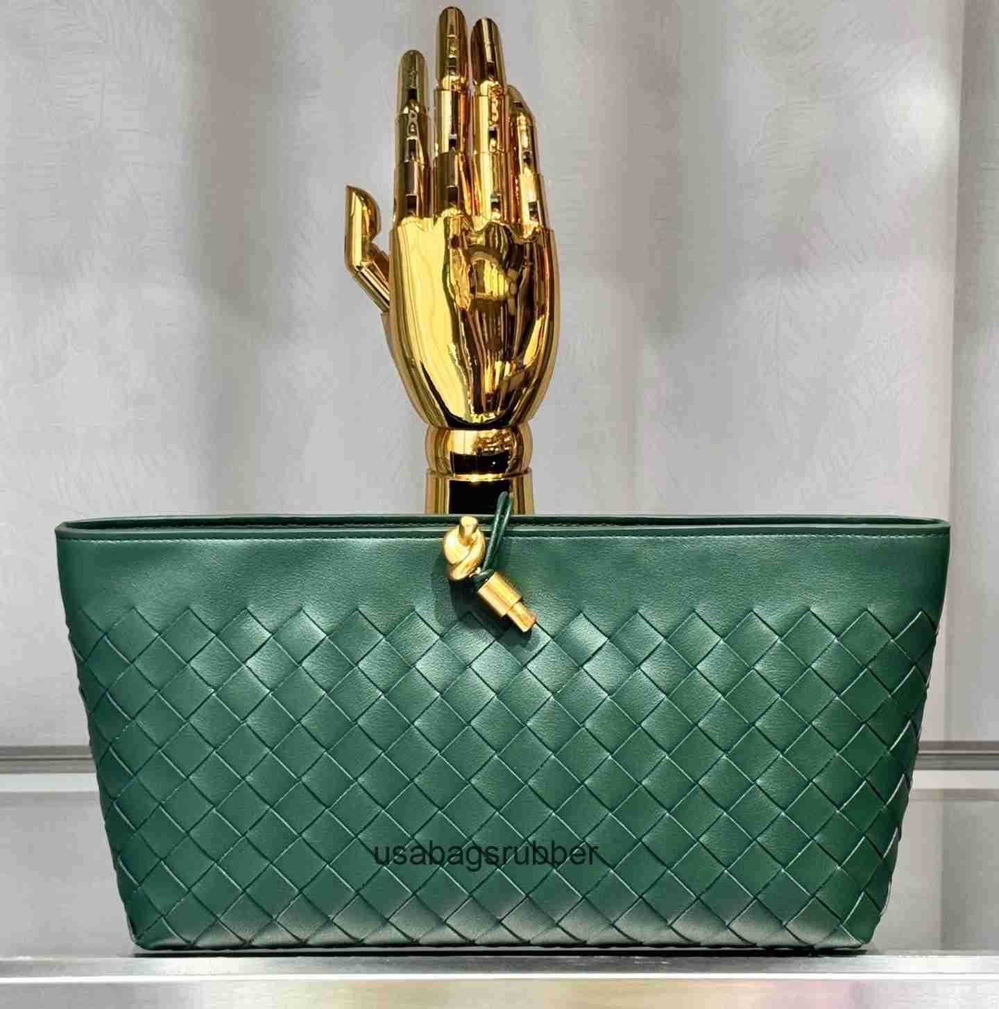Sleek Designer Style leather hand woven bag elegant and luxurious unisex evening bag stylish and can be carried under the arm made of cowhide