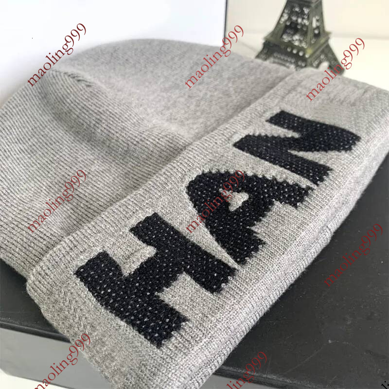 Ajusté Brimless Cap Simple Designers Caps Tricoté Femmes Hommes Lettre D'hiver Chapeau Crâne Chapeaux Bonnet Automne Chaud Casquette Weote