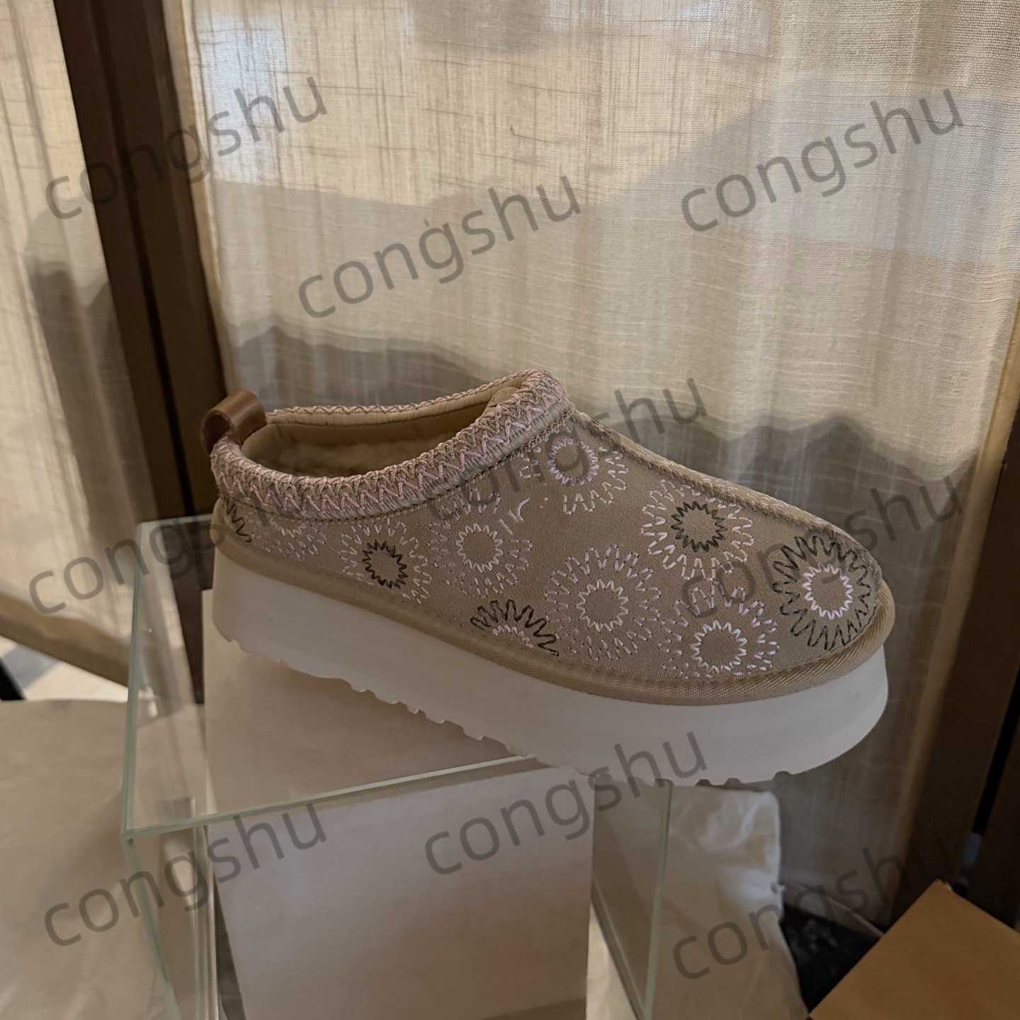 Sun Rising snow boots, embroidered with flowers, women's thick-soled platform sheepskin and fur integrated slip-on cotton shoes