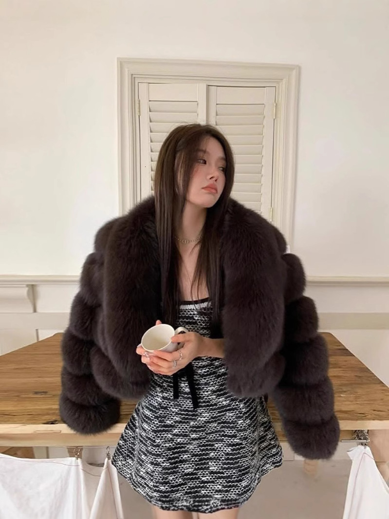 Thick fur coat New Style For Women, European And American Patchwork Artificial , Large Fur Collar, Short Coat Honglu The coat is tailored and stylis