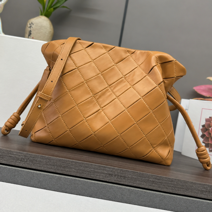 Quilted Drawstring Pouch Bag Nappa Lambskin Knotted Strap Spacious Chic Crossbody for Daily Outings Top-Tier Designer New Arrival