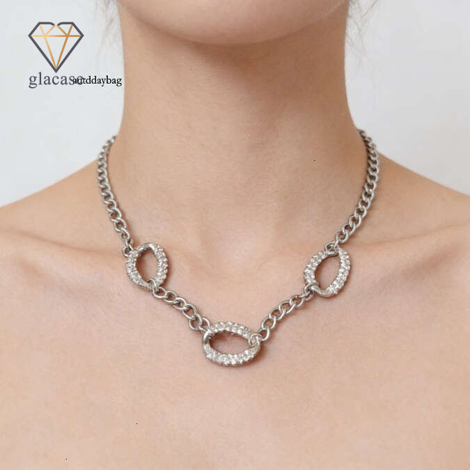 Light versatile full-diamond circular collarbone chain, light luxury niche design choker necklace with an elegant and high-end feel