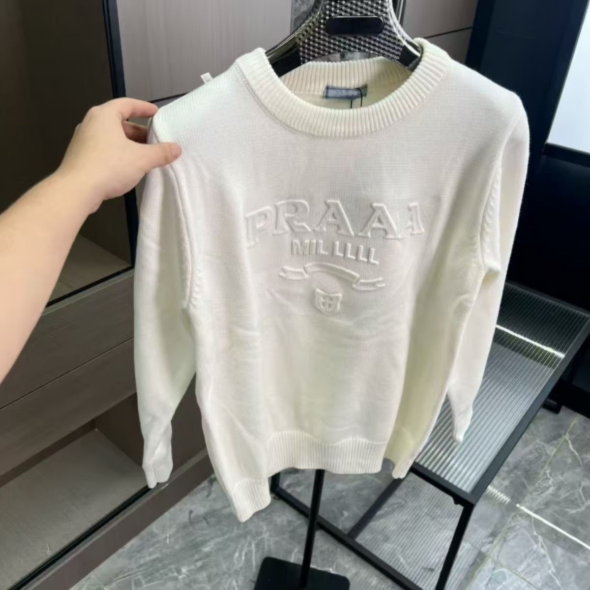 Designer Sweater Womens Luxury embossed Crew Neck Knit Women Sweaters Autumn Winter Casual Tops man Long Sleeve Pullover Warm Soft Designer Sweater