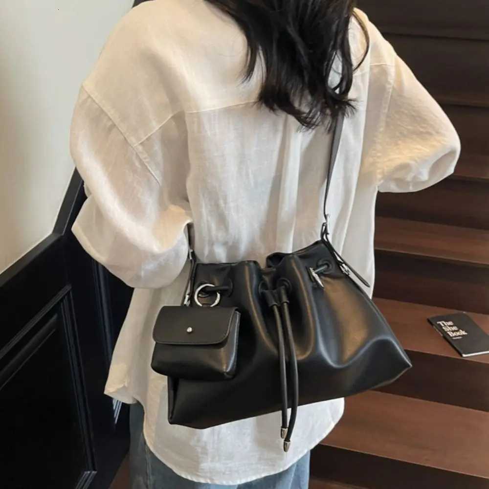 Cross Body Fashionable Korean Style Drawstring Bucket Bag Cylindrical Handbag Pu Shoulder Bag Handheld Solid Color Crossbody Bag Travel H261016