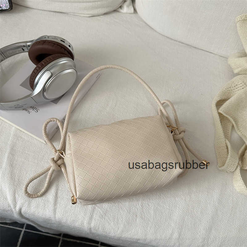 Stately Designer Style Compact Woven Leather Crossbody Bag Exquisite Handwoven Craft For Dating Shopping