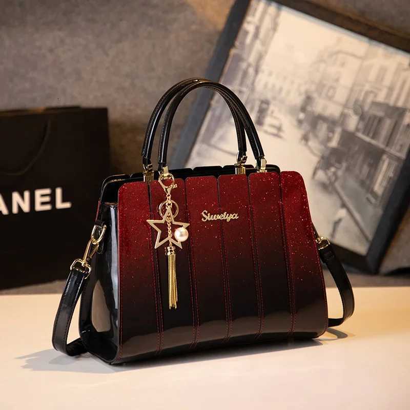 Evening Bags 2024 New Gradient Color Patent Leather Handbag Patchwork Women's Bag Large Capacity Commuting Bag H261016
