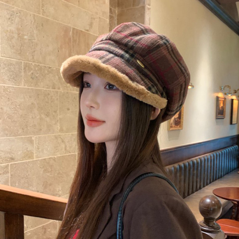 Vintage Plaid Plush Fisherman for Women, Autumn and Winter, Artistic Versatile Bucket Hat, Warm Ear Protection, Face Slimming Octagonal Hat