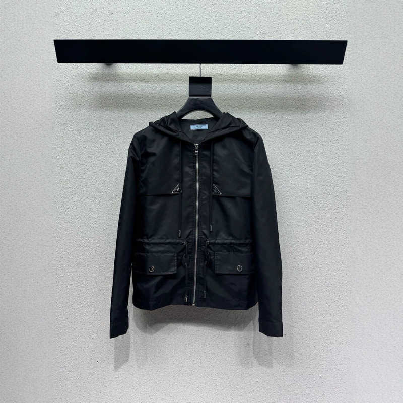 Women's Jackets Designer Autumn/winter New Collection: Black Hooded Motorcycle-style Short Jacket For Women, With A Slimming Effect And Zipper