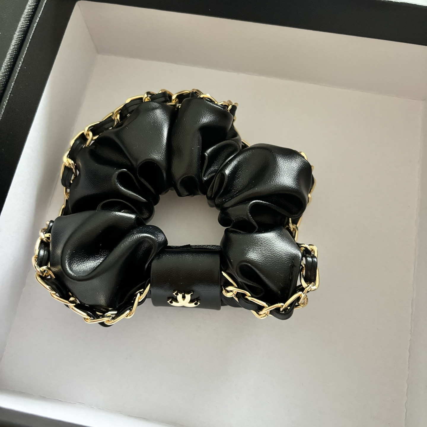 Designer hair rubber bands high quality leather headwear black Tie Hair Accessories for Women Ponytail High Elasticity Large Scrunchie
