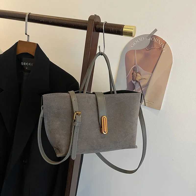 Cross Body 2025 Hot Sale Elegant Women's Handbag Hasp Exquisite Faux Suede Sweet Shoulder Bags Super Cool Sense of Design Bags H261016