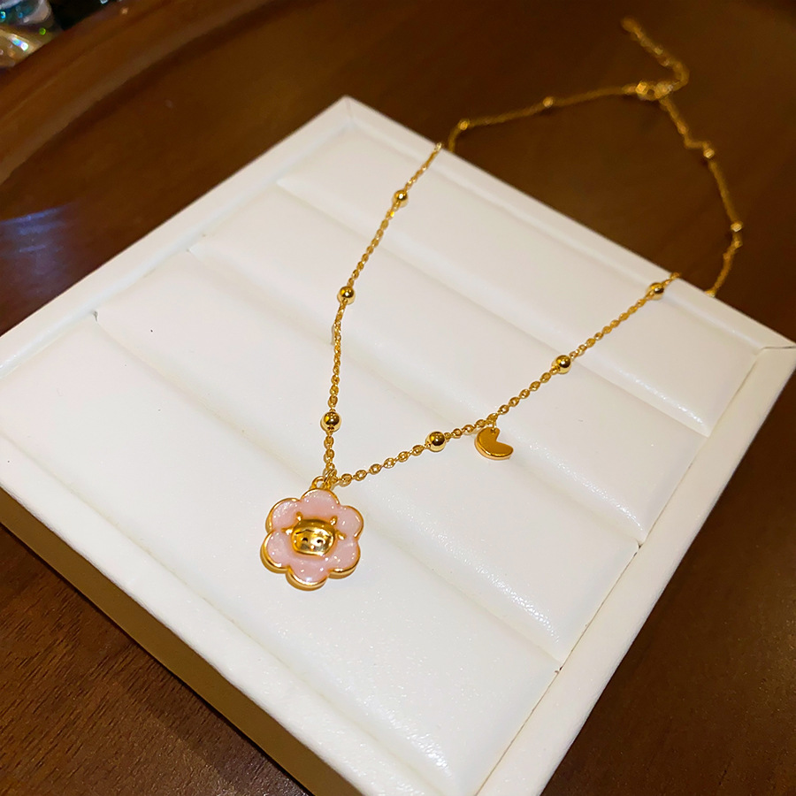 18k real gold-plated, oil-drip flower pendant necklace, Korean-style sweet delicate clavicle chain, a luxurious and high-end piece of jewelry for wo
