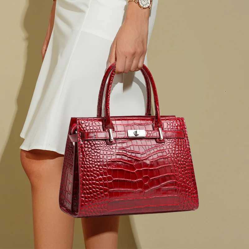 Evening Bags Totes Crocodile Pattern Genuine Leather Women's Handbag Red Versatile for Commute Sense Large Capacity Shoulder Bag H261016