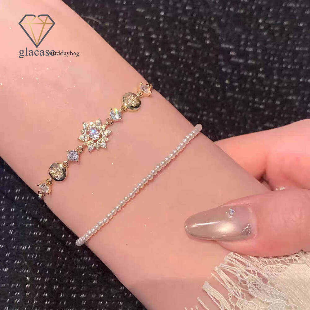 Cool and Elegant Winter Snowflake Exquisite Light Luxury Niche Design Zircon High-end Adjustable Fashion Bracelet