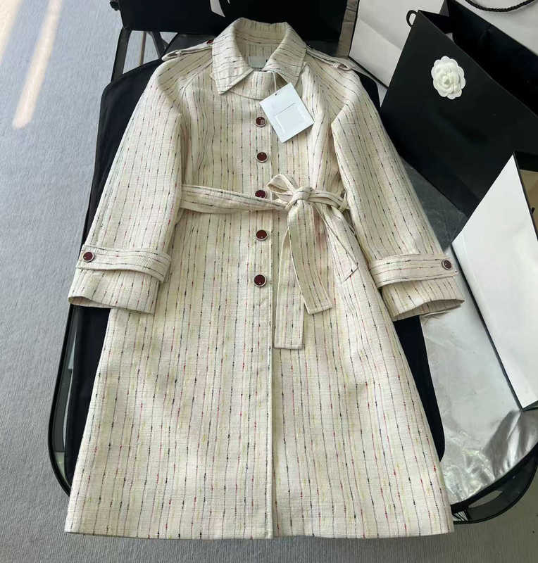 Womens Trench Coats Designer Autumn and winter simple silhouette trench coat for women long with large lapel singlebreasted waistcinching and elegan