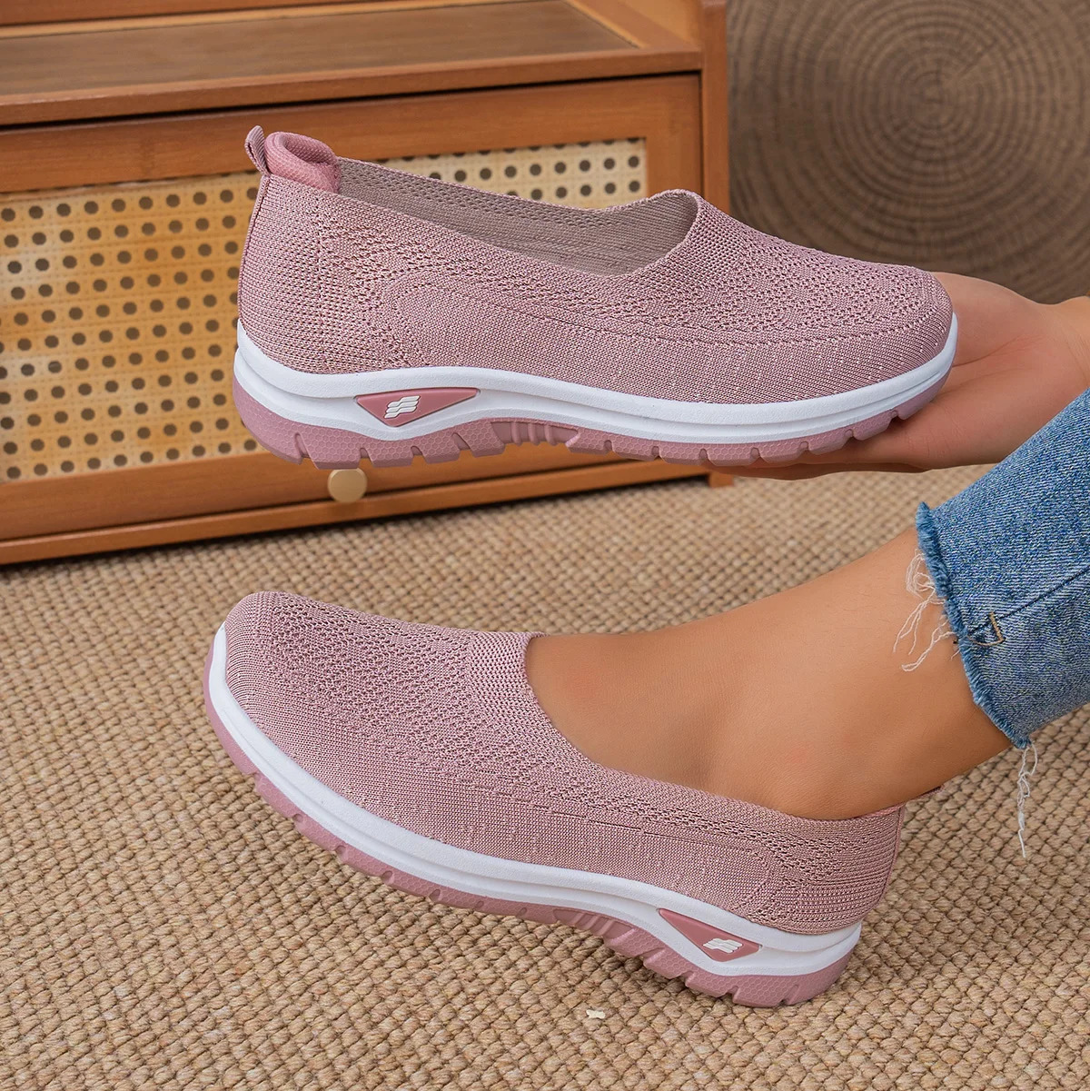 Breathable and Comfortable Soft-Soled Daily Commuting and Casual Women's Sneakers 261017