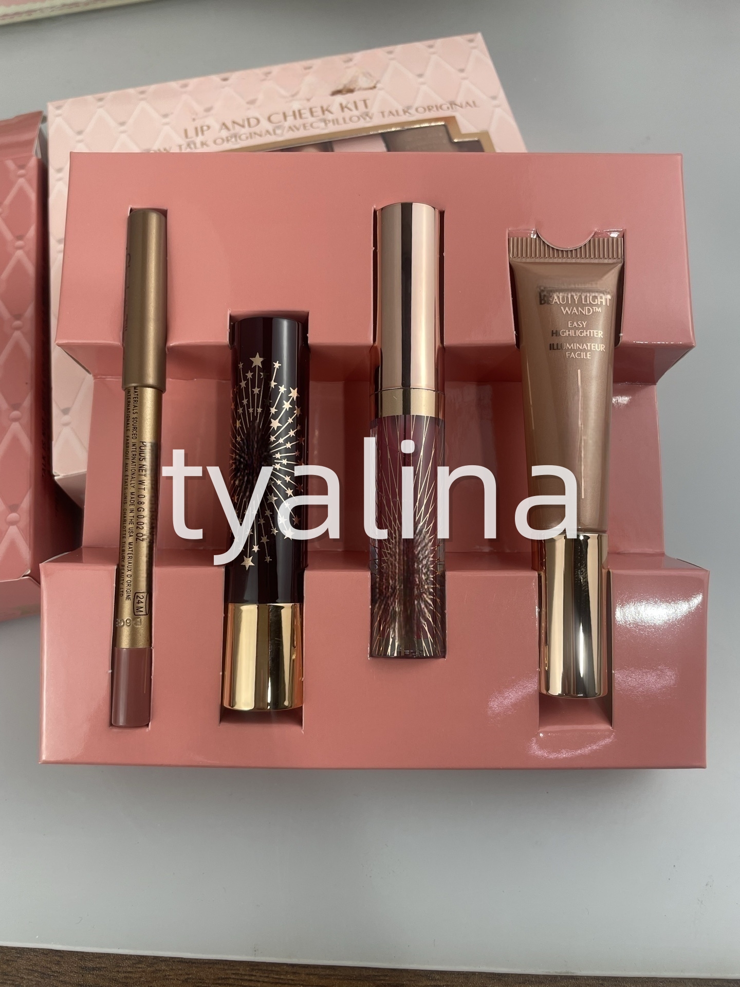 Luxury Makeup Set 4Pcs Lip Liner Lipstick Lip Gloss Highlighter Pen Facial Cosmetics Kit