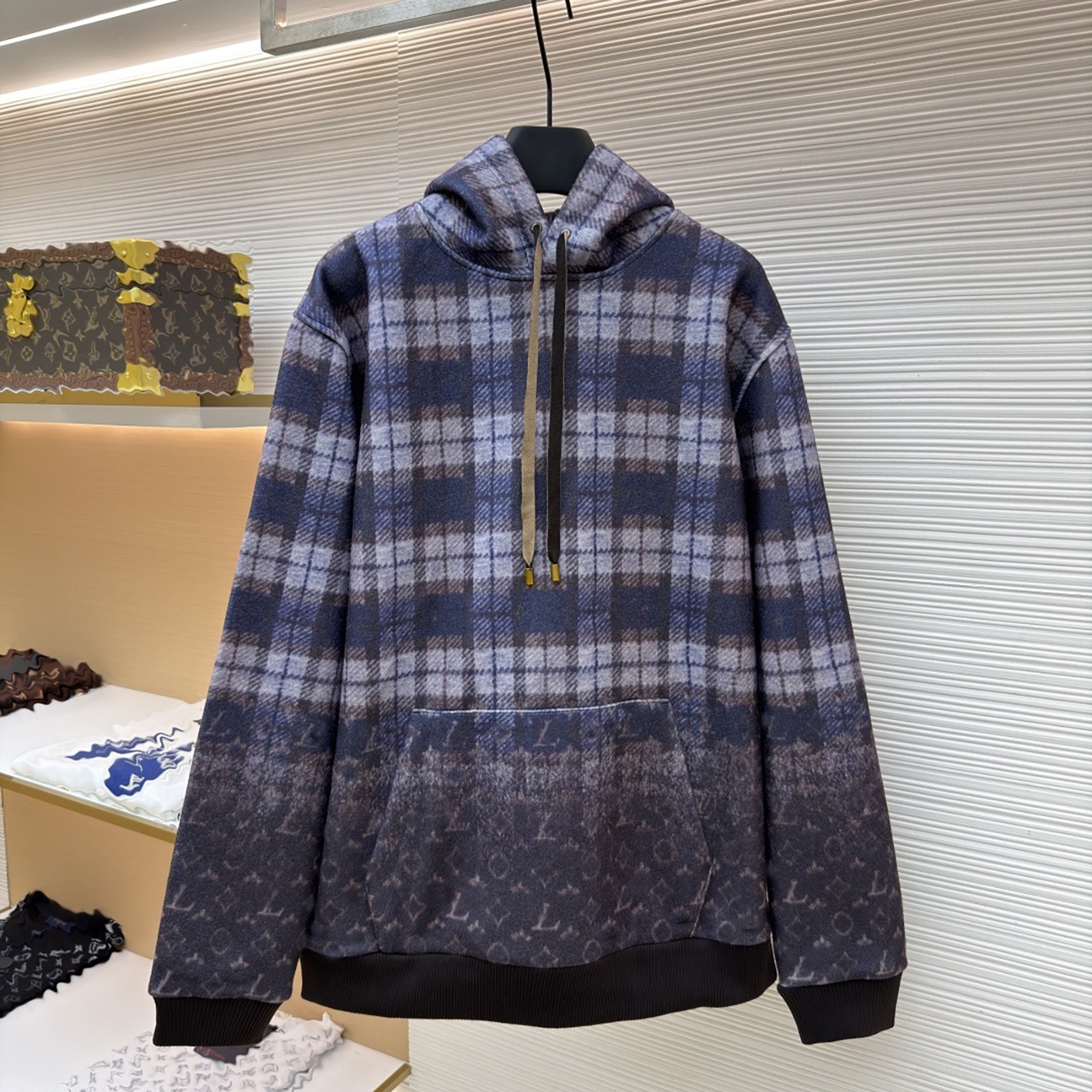 Designer brand clothing, high-quality men's gradient plaid hooded sweatshirt, wool textured pullover sweatshirt, kangaroo pocket loose hoodie
