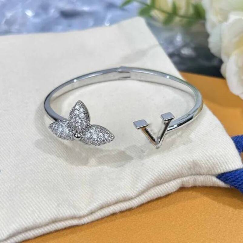 Solid Hard Bangles New women Designer Best Selling Fashion Full Diamond Star Shaped Flower High End Women Light Luxury Open Bangle Glittering Bracel