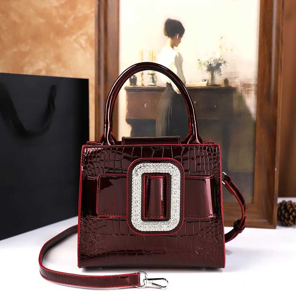 Evening Bags Totes Crocodile Pattern Diamond-Encrusted 2026 Autumn/Winter New Niche Single-Shoulder Bag Stylish and Elegant Handbag H261016