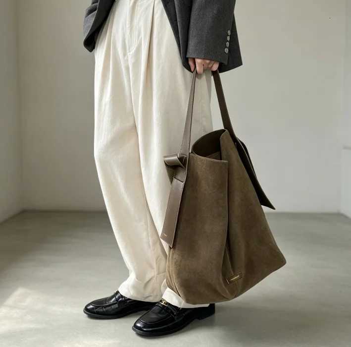 Evening Bags S 2026 New Designer Style Suede Exquisite Commuting Shoulder Bag Handbags Designer Bag for Women Single-shoulder Crossbody Bag H261016