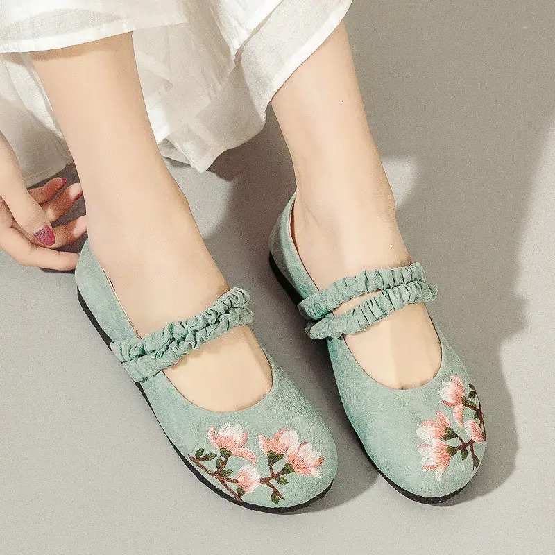 Women Casual Shoes Literary Artistic Cotton And Linen Ethnic Style Embroidered Spring New female sneakers Jelly Sole Single Women's Different A