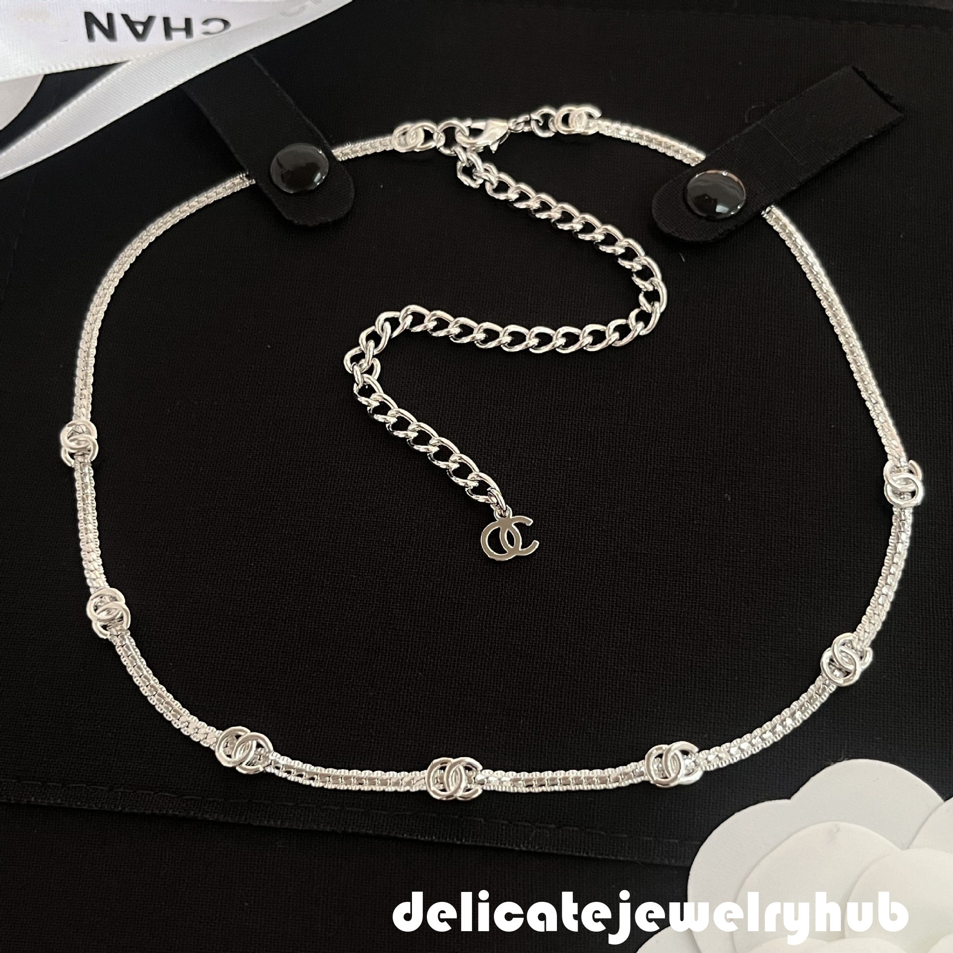Designer Jewelry cc Necklace 24B Snake Bone Choker Gold Silver 7 Flower Necklace Light Luxury Style Women's Collarbone Chain Channel Necklace
