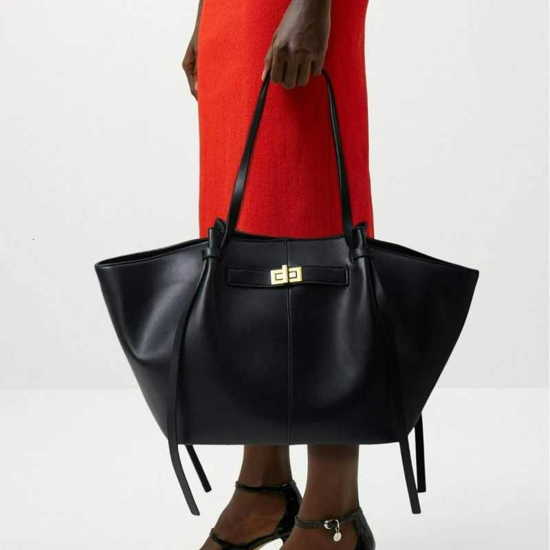 Evening Bags New Large-capacity Metal Lock Solid Color Tote Bag for Women High-quality and Versatile Commuting Single-shoulder Tote Bag H261016