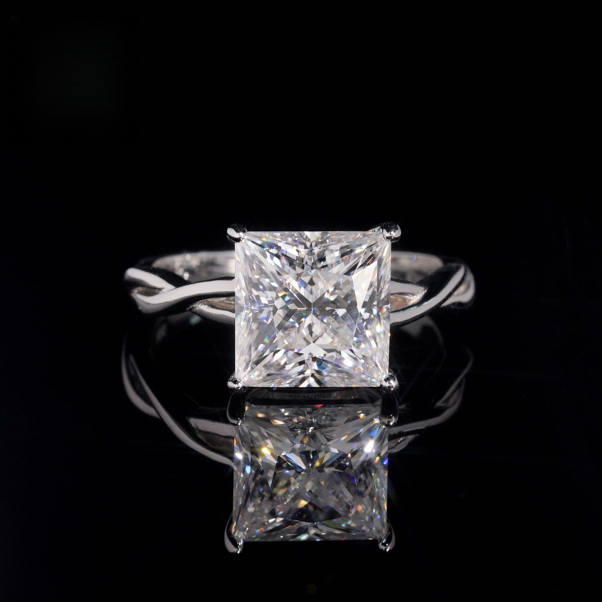 Princess-cut moissanite S925 sterling silver, twisted band design, four-prong setting, 4-ct, women's ring, style, suitable for engagement