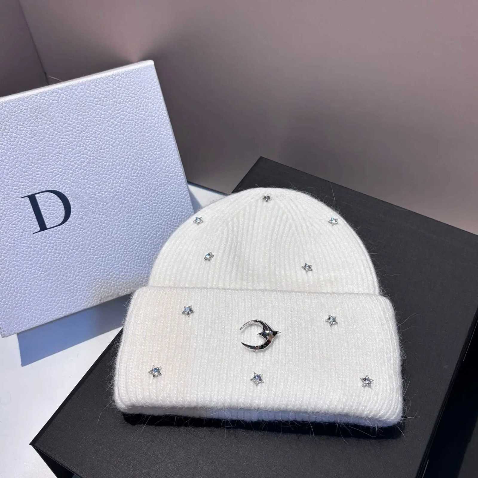 Beanie/Skull Caps Designer Brand Women's Winter Knitted Hat with Real Rabbit Fur Star Moon Cartoon Print Warm Walking Wool Beanie Skullie Q2610
