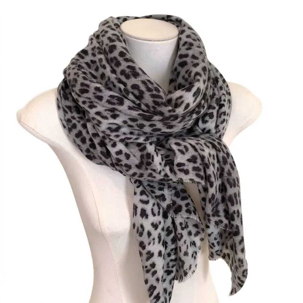Soft Leopard Print Shawl Women Fall Winter Fashion Scarf Elegant Rayon Neck Warmer Retro Style Streetwear Pashmina Wrap S261017GED8