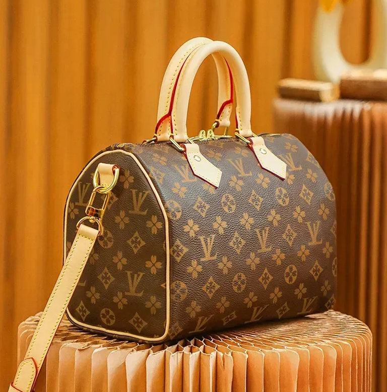 10A Designer Women pillow Shoulder Bags Messenger Travel bag Classic Style Fashion Flowers Lady Totes Luxury handbags 30cm sac Designer Bags 2026 Tr