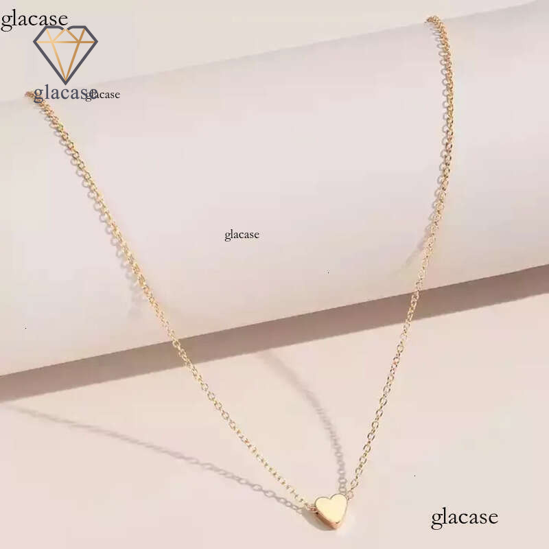 Design Gold Sier Plated Small Love Clavicle Chain Necklace Simple Heart Shaped Pendant Choker Necklaces for Women Wedding Jewelry