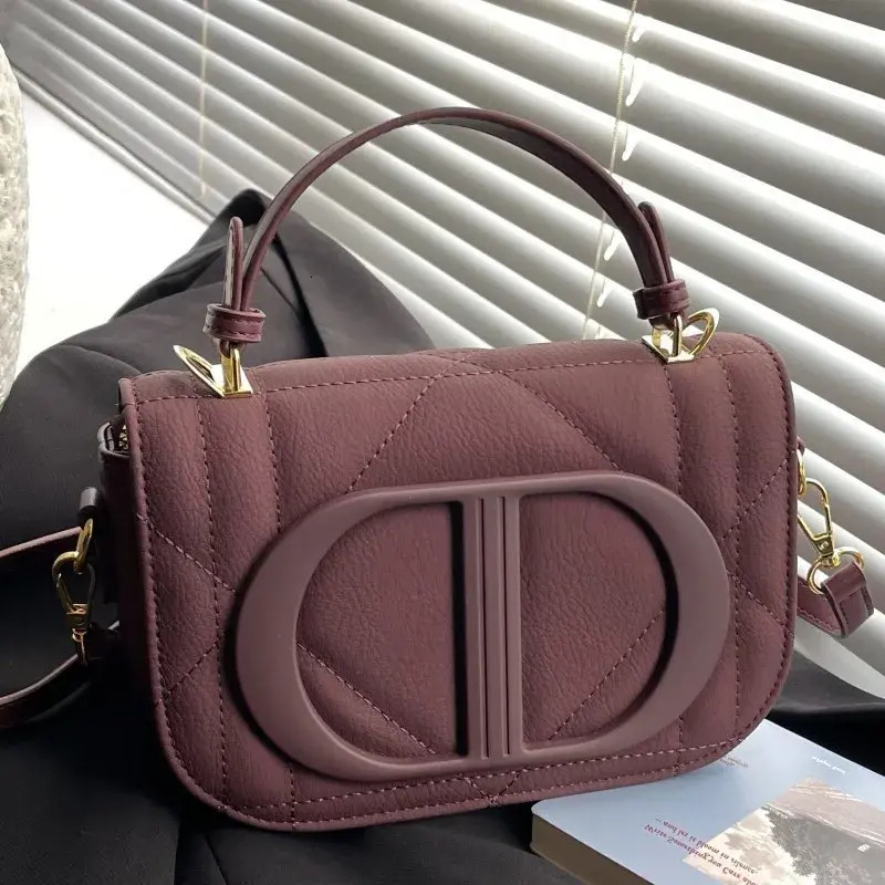 Women fashion Clutch Bag Luxury Brand Fashion New Saddle For Women 2026 Autumn Winter Vintage Single Shoulder Crossbody Bag Korean Style Handbag Sma