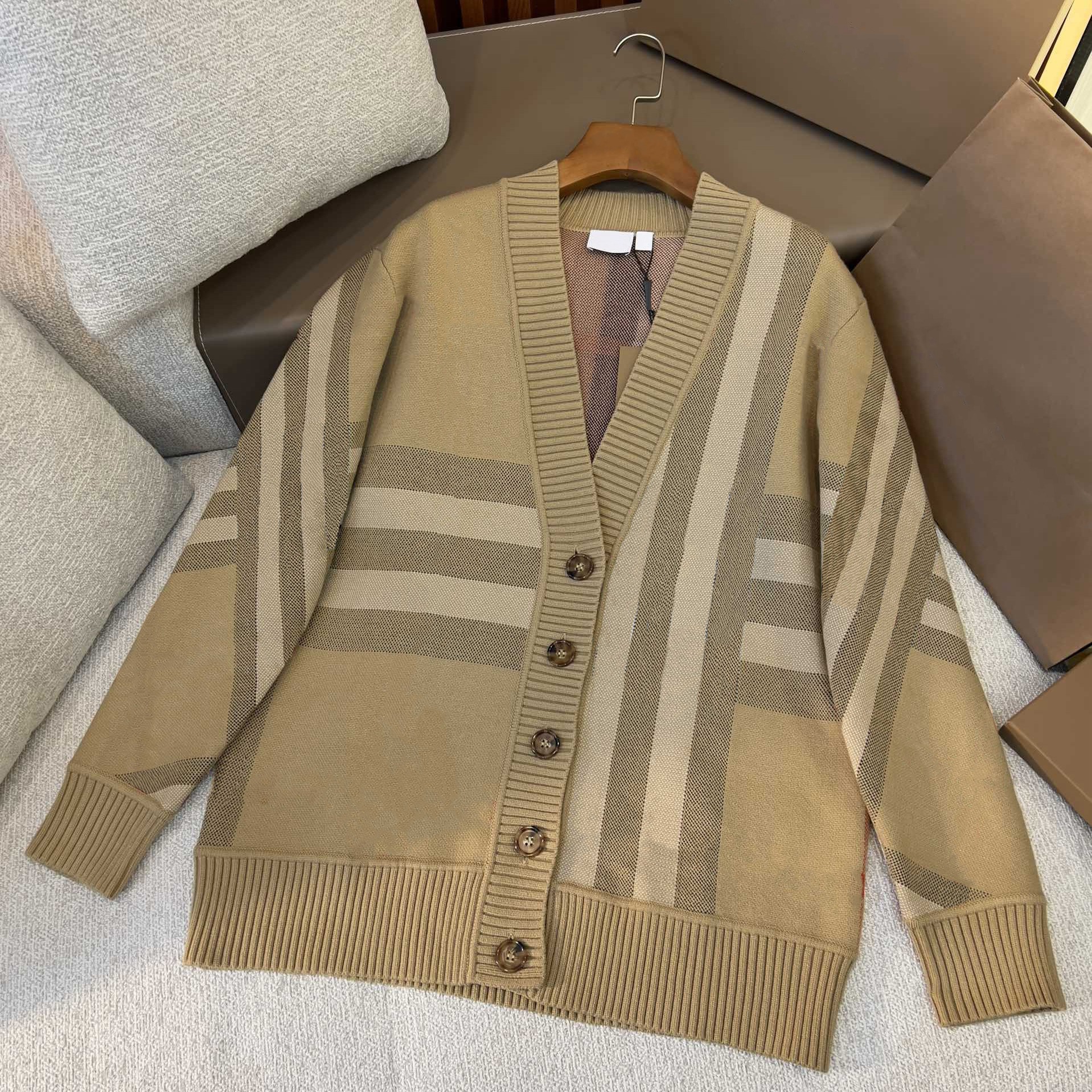High quality designer men's hoodie with plaid wool jacquard knitted sweater cardigan, fashionable multi-purpose warm top