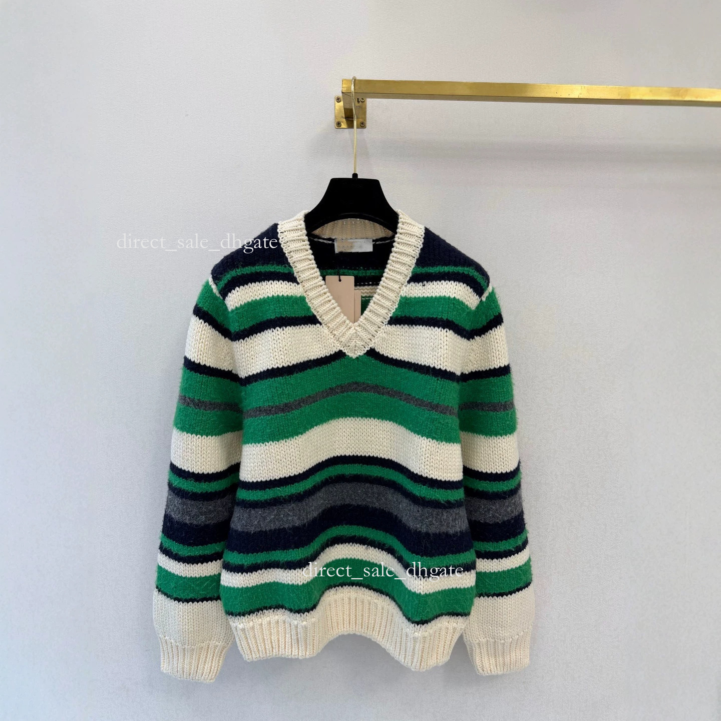 Designer 2026 Early Autumn New Collection: Color-Block Striped V-Neck Long-Sleeved Knit Top 3b5d 0f79