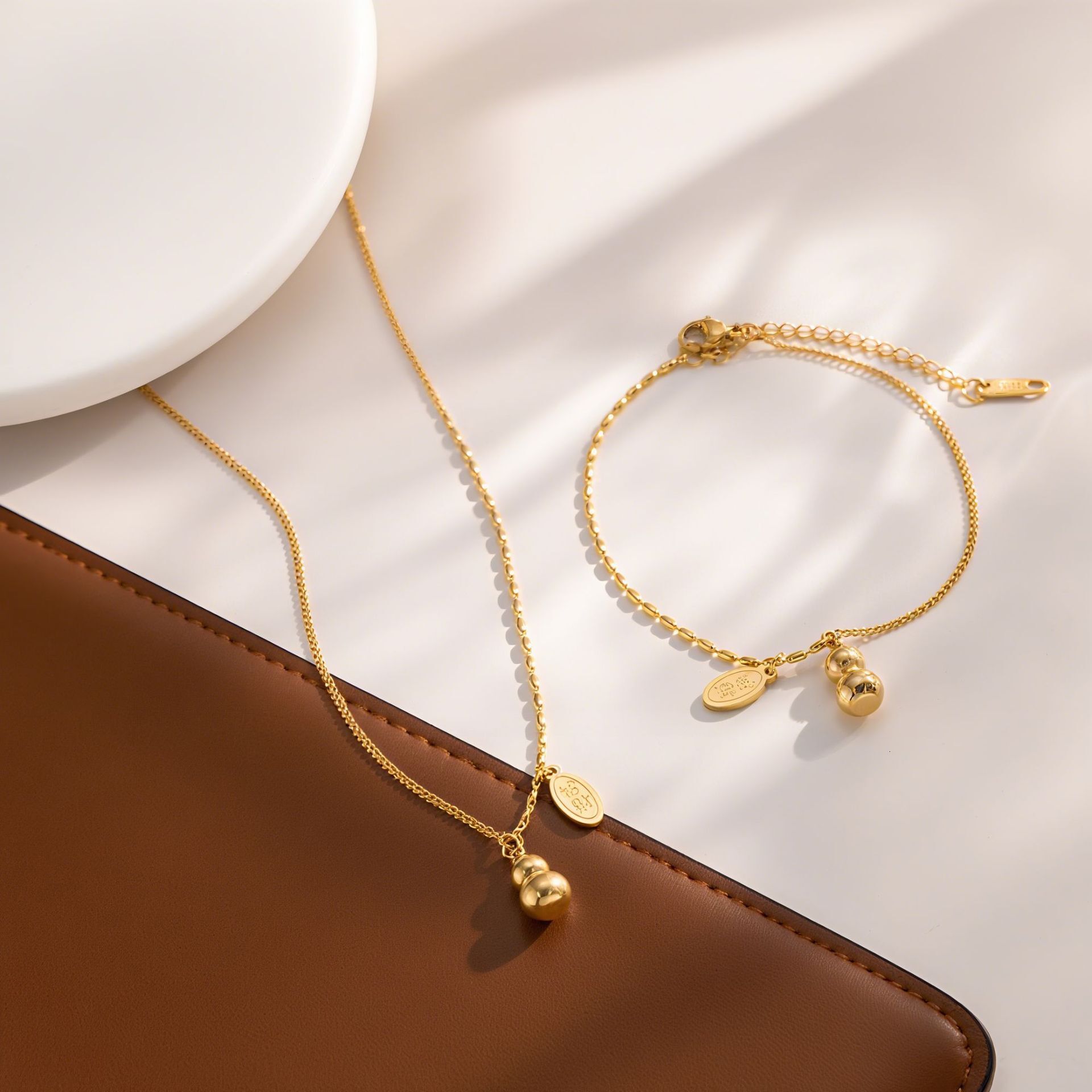 Chinese-Style Fortune-Attracting Gourd Titanium Steel Necklace For Women, Light Luxury, Fashionable, Versatile, High-End, Exquisite Collarbone Chain