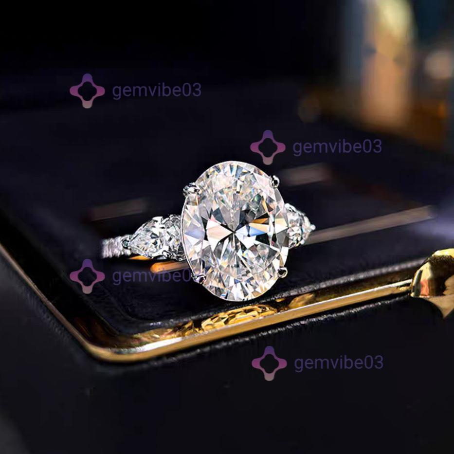Pigeon egg-shaped, dazzling, ice-cut simulated moissanite engagement for women, fashionable and elegant wedding ring jewellery