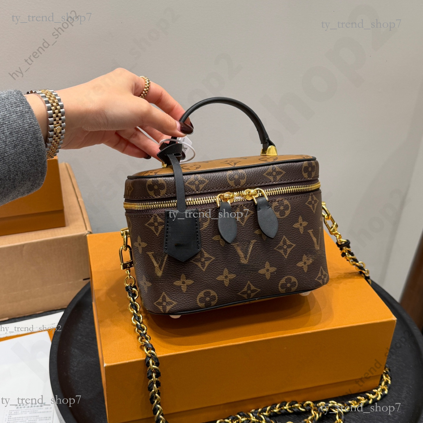 2026 Top Mini Designer vanity chain ski Bag takashi murakami Brown Flower monogram make up Leather Crossbody Purses Messenger Men Leather Handbag Wa