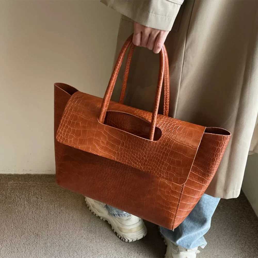 Designer Wen Totes Luxury odile Pattern Handbag With Short Handle Shoder Bag 2026 New Designer Bag Large Capacity Travel Bag Trend Tote J261016