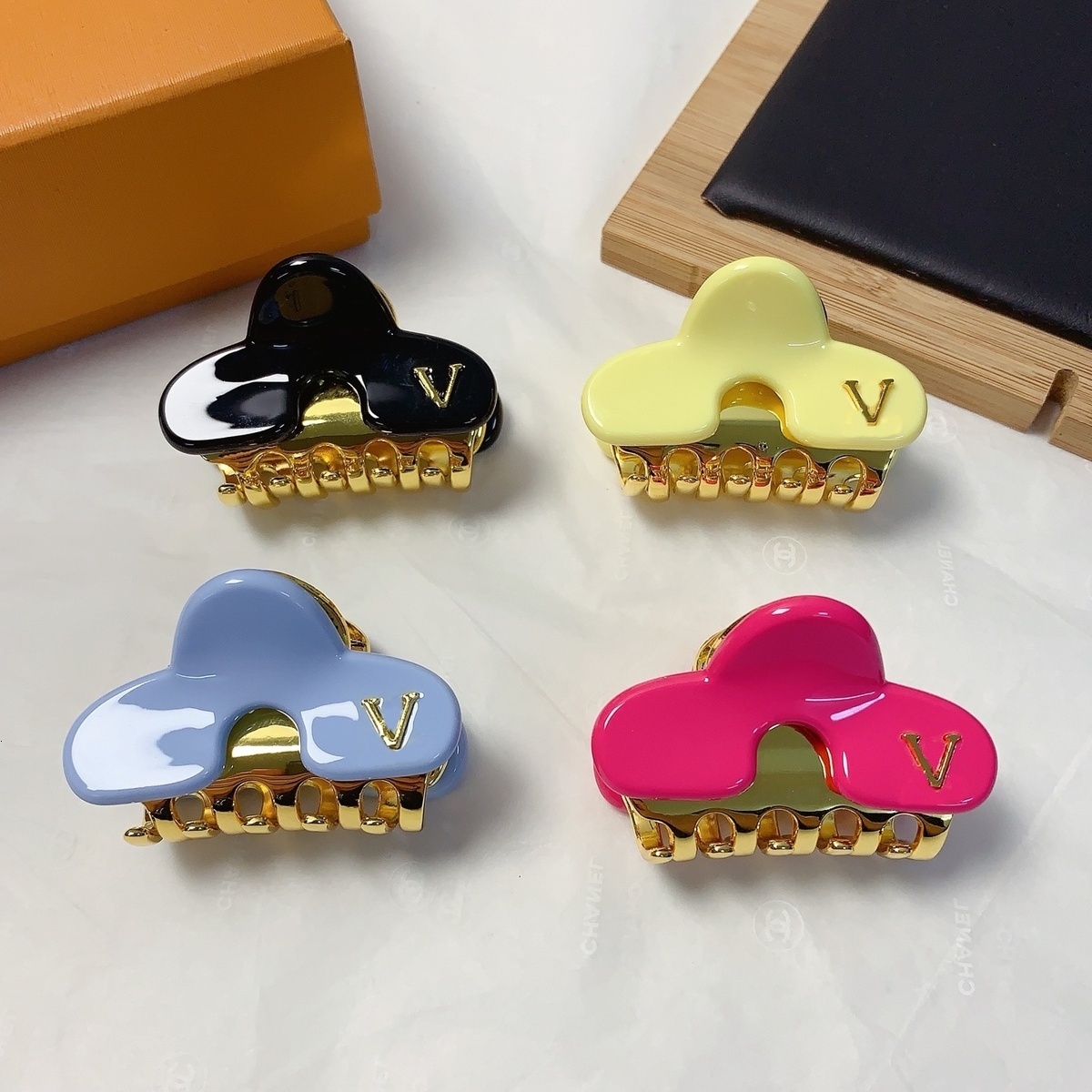 2026 New M2 Designer perfume Hair Clip Charm Newest Luxury cologne Women Hairpin Bag Accessory Pendant Hairpin Hairclips Christmas Hairs Accessories